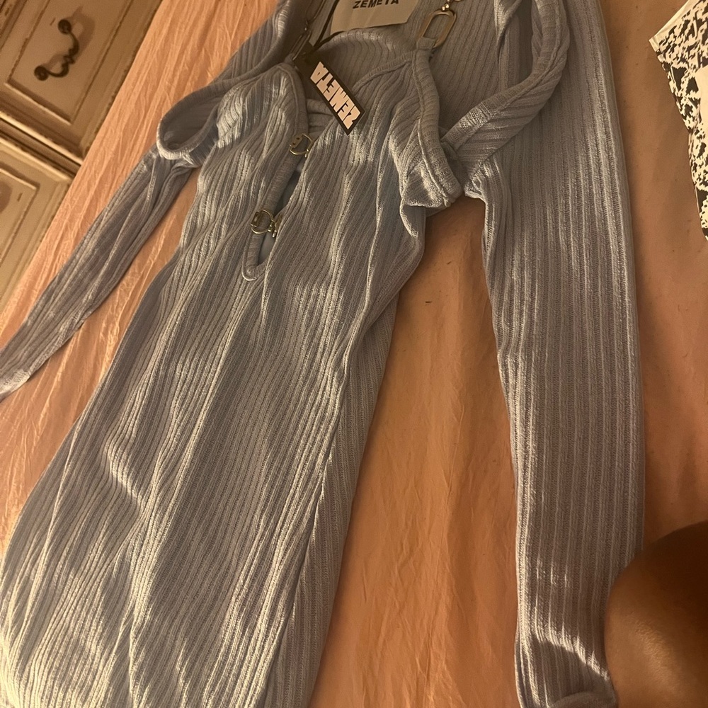 Selling zemeta mini dress set that comes with a shrug!!